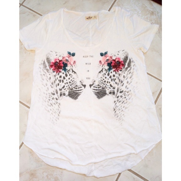 Hollister Tops - Hollister "Keep the Wild in You" T-shirt Hollister Tops - Hollister "Keep the Wild in You" T-shirt